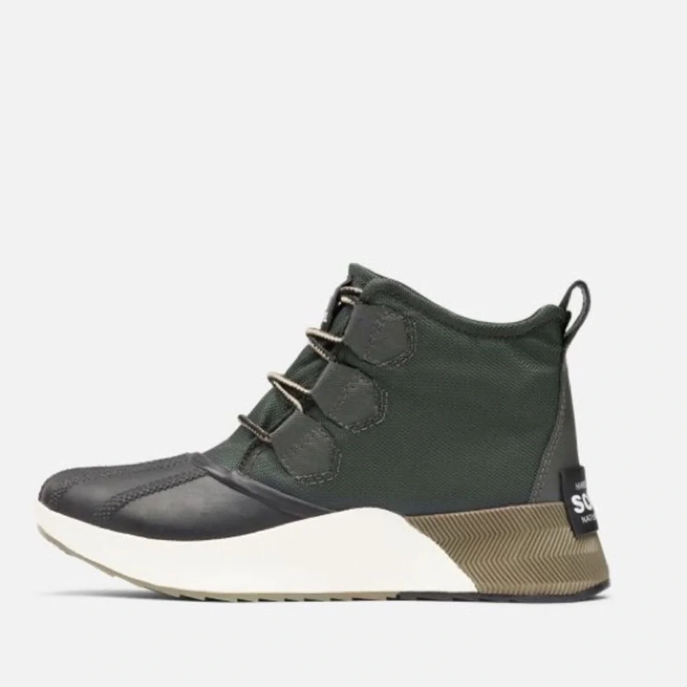 Sorel Out ‘n About Classic Duck boot in dark moss, black